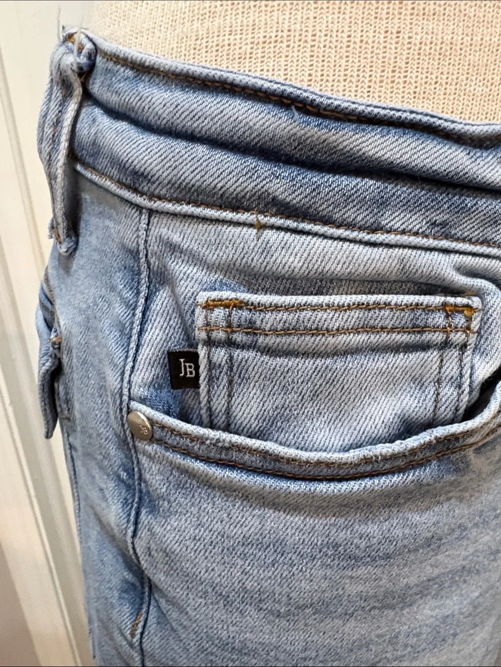 Judy Blue sz 15/32 straight leg light wash jeans with hip pockets